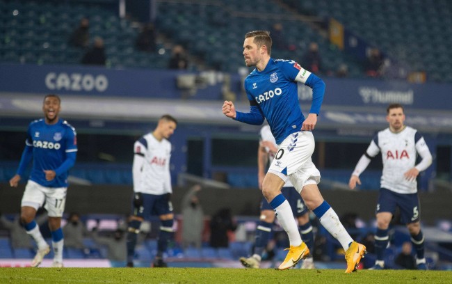 在禁区内打 在禁区内打